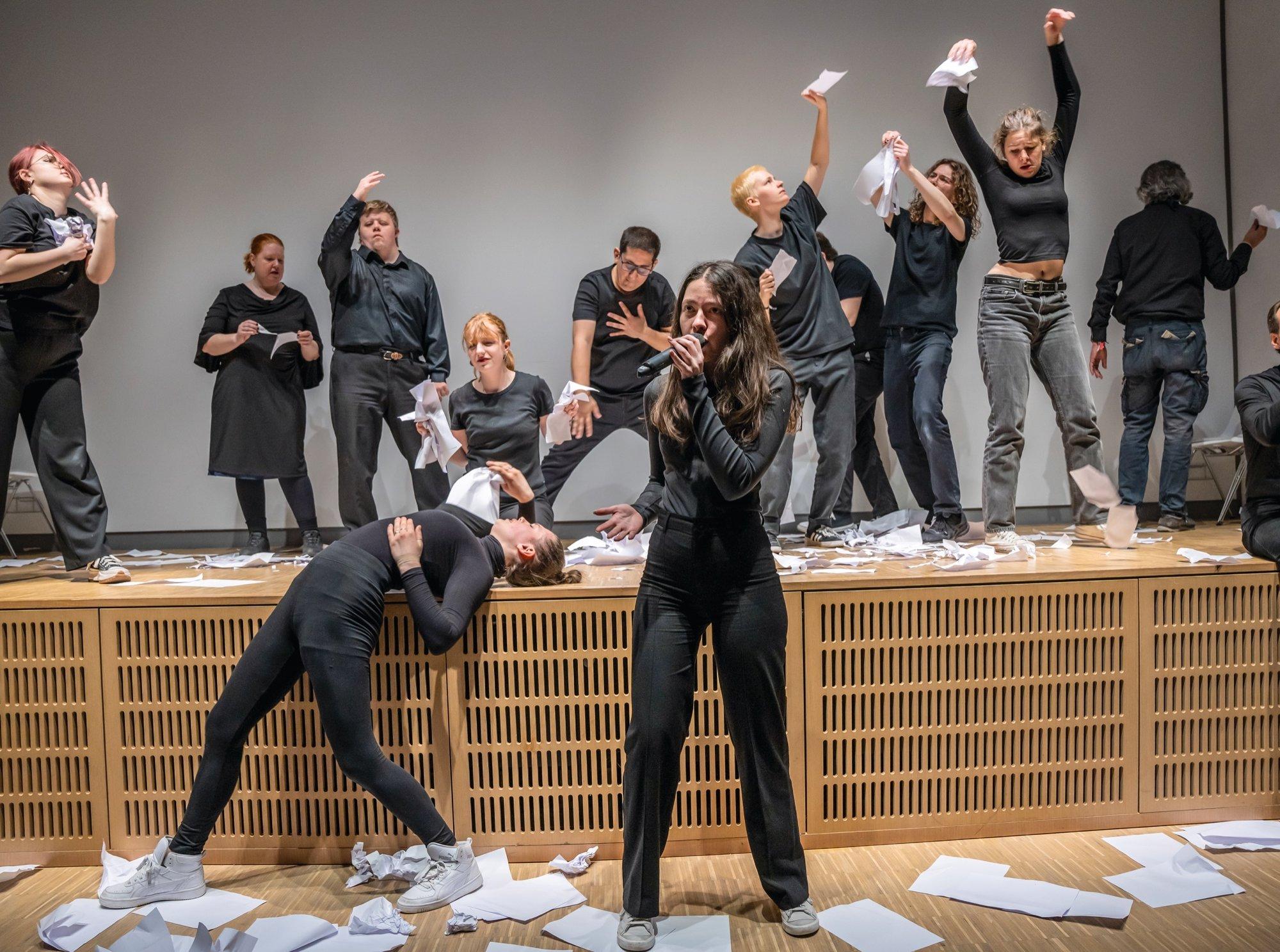 „Ohne Worte“, inklusives Tanztheater vom Carl-Orff-Gymnasium Unterschleißheim