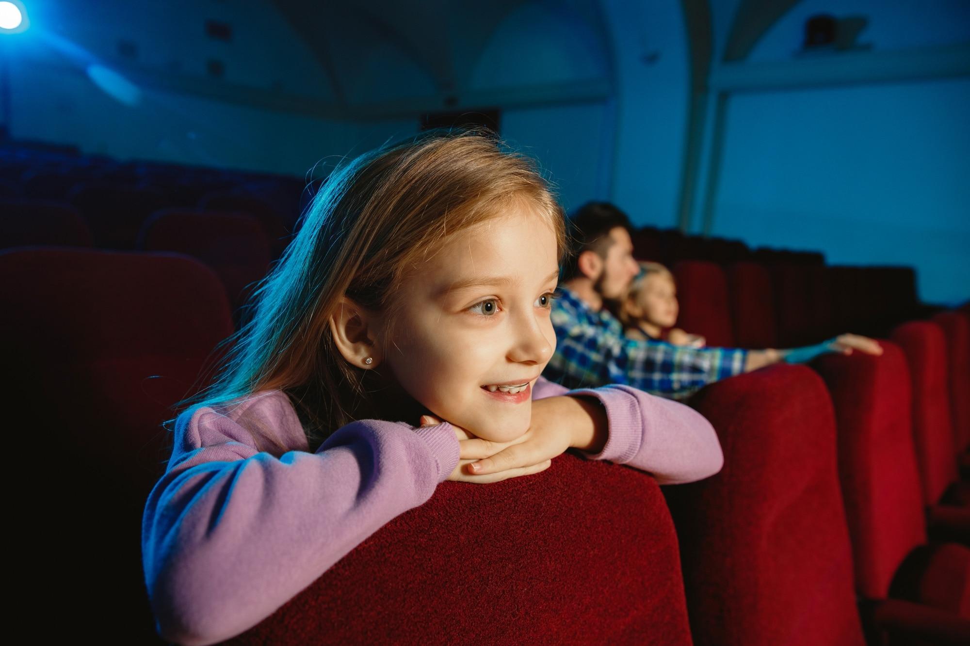 Zwischen kindertümelnder Rezeption und der vorweihnachtlichen Emotion für Heile-Welt-Geschichten: Woher kommt das Phänomen Weihnachtsmärchen an deutschen Theatern?