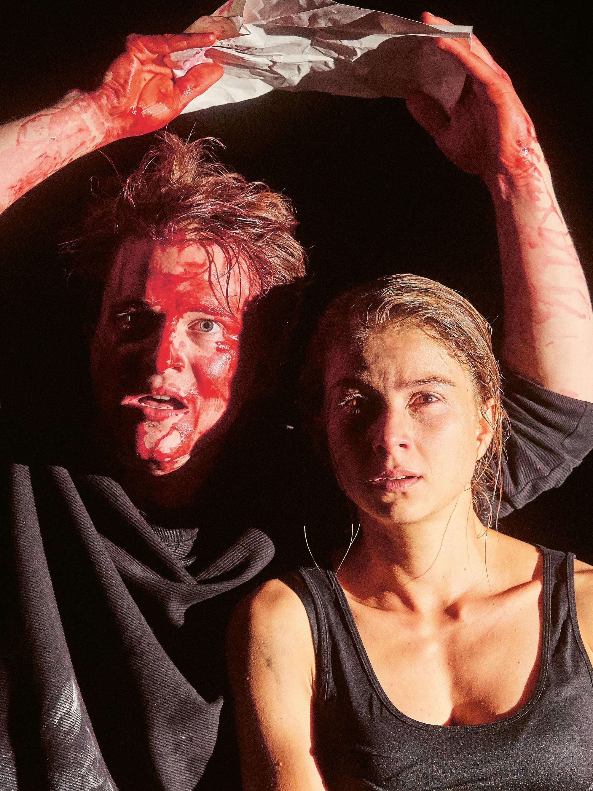Jonas Friedrich Leonhardi und Lea Ruckpaul in „Bungalow“ — von Helene Hegemann — Regie und Bühne: Simon Solberg. UA: Düsseldorfer Schauspielhaus 2019