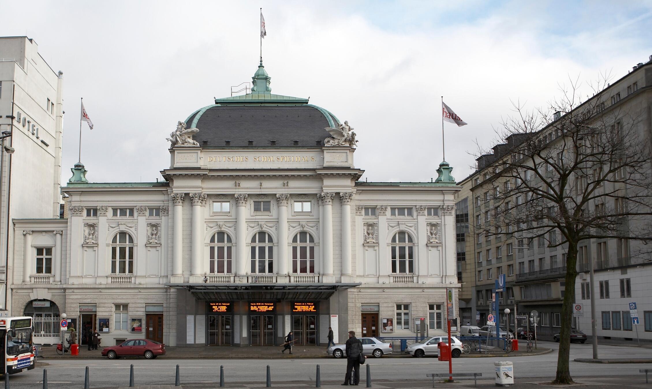 Hamburg, Deutsches Schauspielhaus, Vorderseite
Dieses Bild zeigt ein Baudenkmal.
Es ist Teil der Denkmalliste von