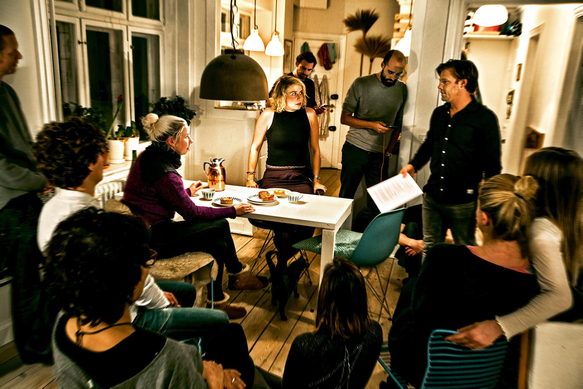 „A Doll’s House“, immersives Theaterstück von Fix+Foxy. Konzept und Stücktext Tue Biering, Jeppe Kristensen, fix+foxy. Regie Originalversion Tue Biering/fix+foxy. Regie Asphalt-Version Jonas Preben Jørgensen