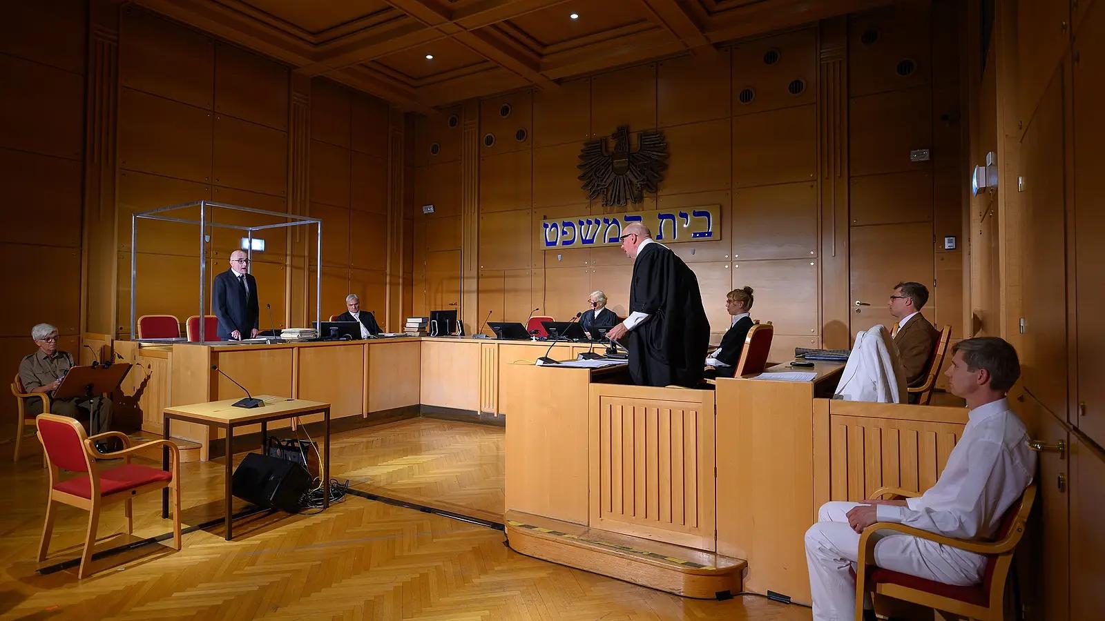 Das Landestheater Linz stellt den gegen den NS-Verbrecher Adolf Eichmann geführten Prozess in Jerusalem 1961 nach – im Schwurgerichtssaal des Linzer Landesgerichts.
