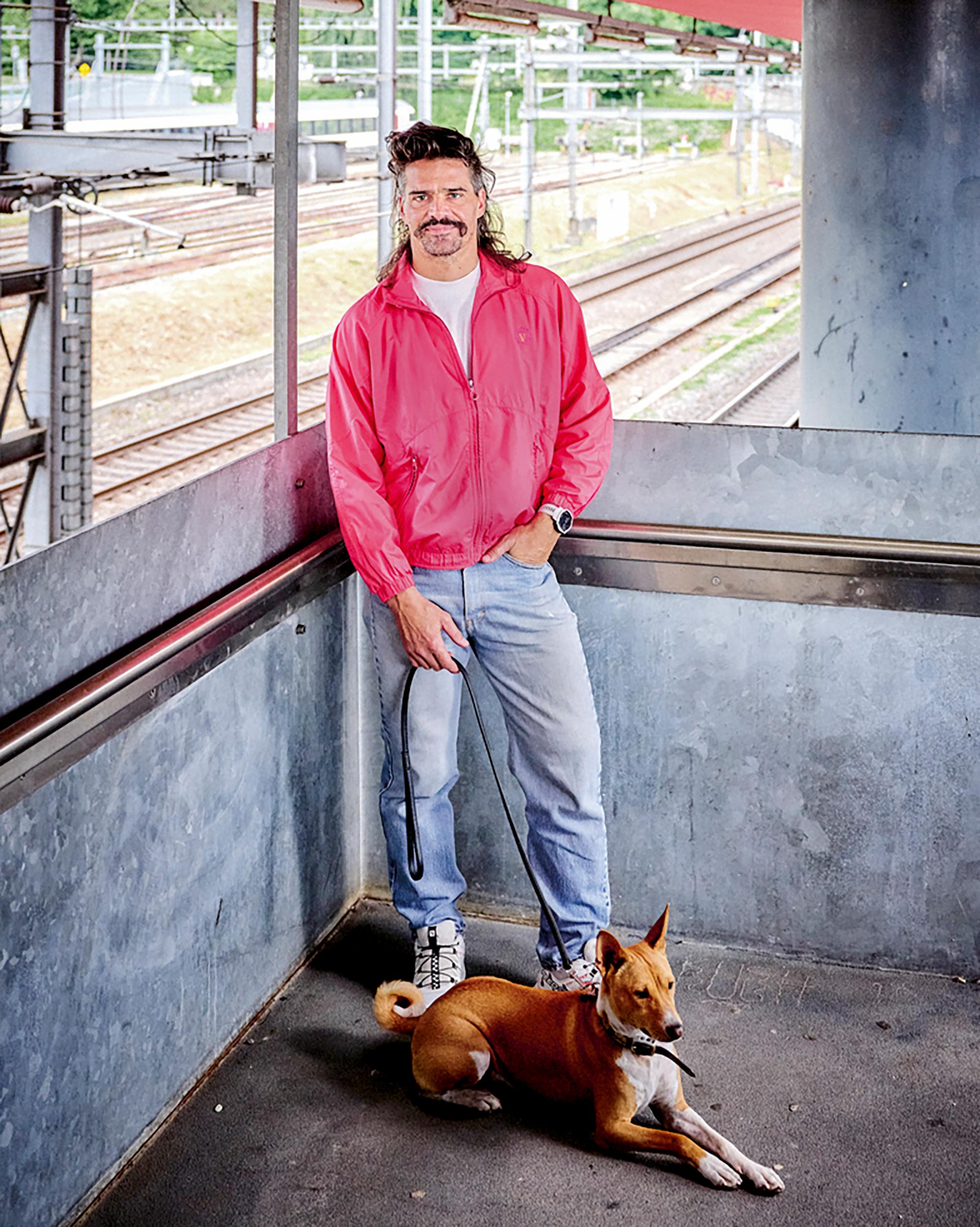 Der Westschweizer Autor, Übersetzer und Regisseur Mathieu Bertholet übernimmt ab der Spielzeit 2025/26 die Leitung am Theater Neumarkt in Zürich. Foto Chloe Choen