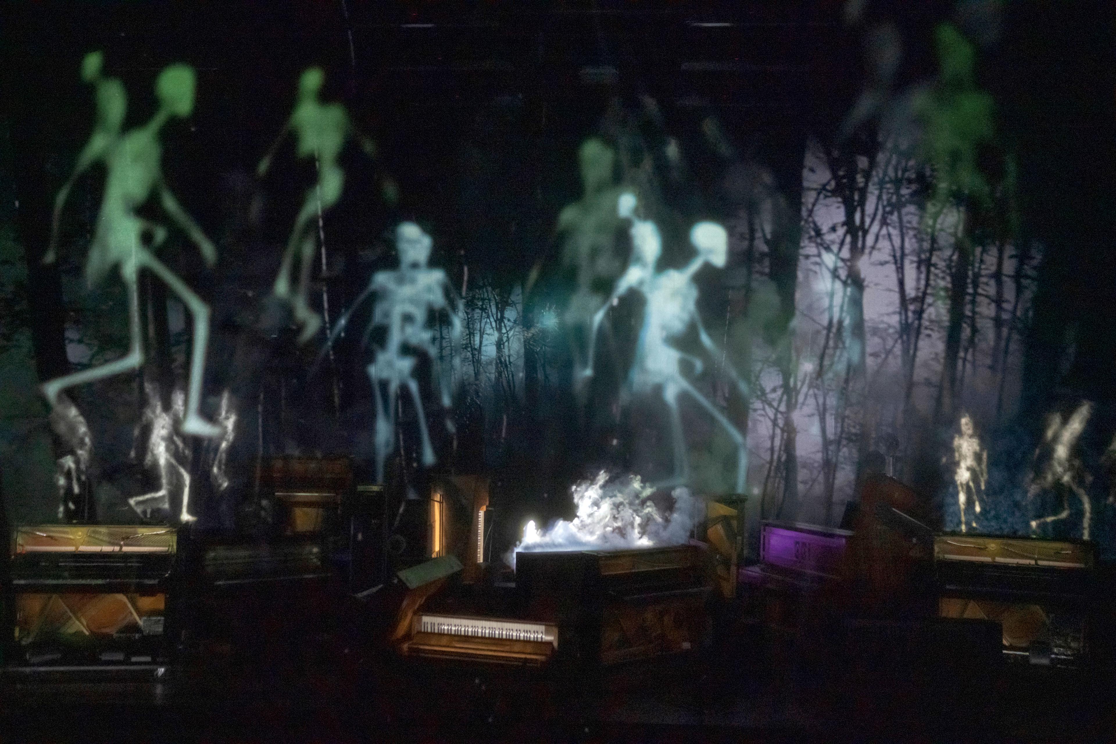 „Fantasmagoria“ von Philippe Quesne im Rahmen des Festivals Geister, Dschinns & Avatare im HAU, Berlin