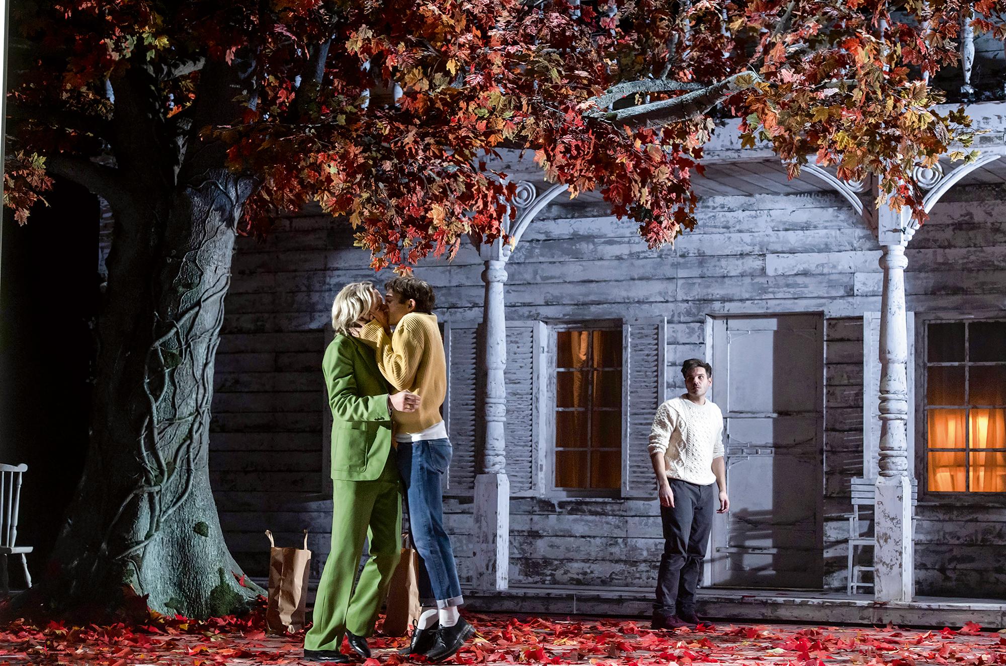 „Das Vermächtnis (The Inheritance)“ von Matthew Lopez frei nach dem Roman „Howards End“ von E.M. Forster in der Regie von Philipp Stölzl am Münchner Residenztheater, eingeladen zum Berliner Theatertreffen 2023