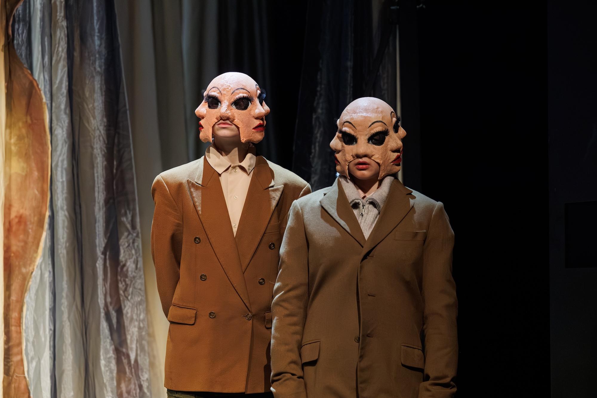 Verdammt zur Freiheit, seine eigenen Schlüsse ziehen zu müssen: „Die unnützen Mäuler“ von Simone de Beauvoir in der Regie von Elena Hoof am tfn Hildesheim.