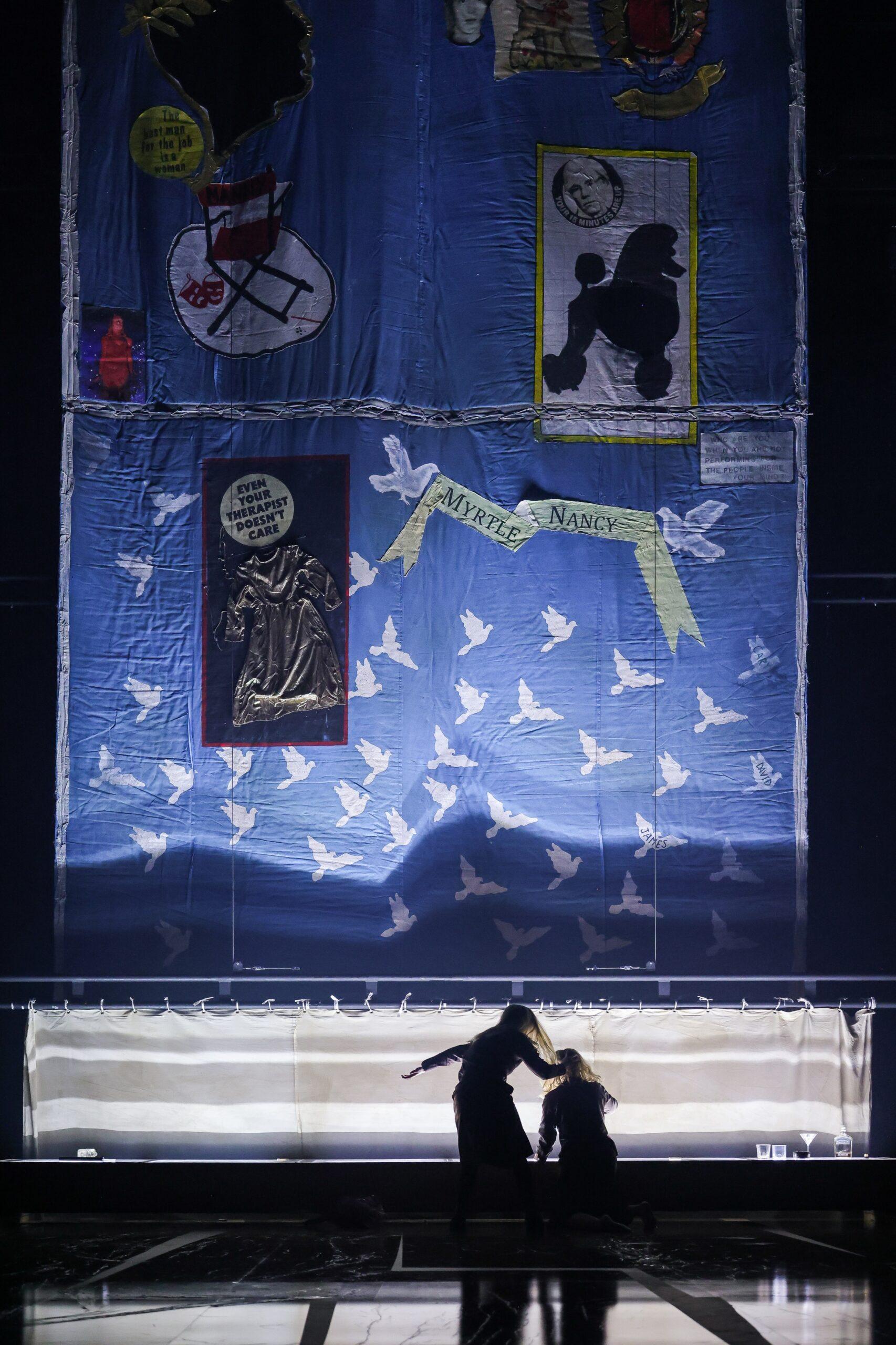 Ein gnadenloser Trip in die Eingeweide des Theaterbetriebs? „Opening Night“ in der Regie von Wolfgang Menardi amStaatstheater Mainz.